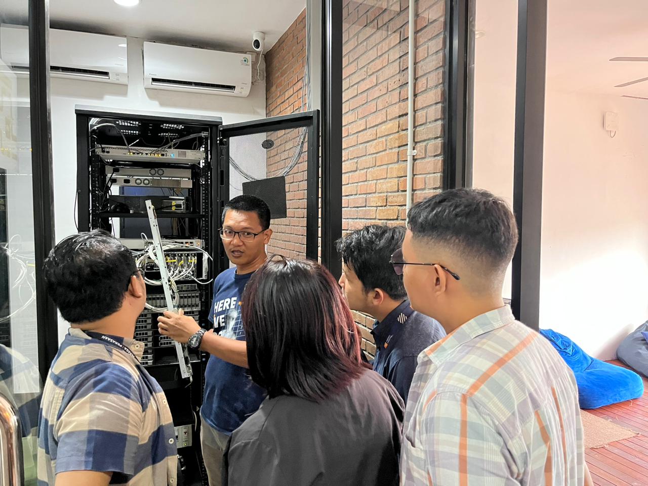 Jelang Ulang Tahun ke-17, Jagoan Hosting Ajak Stakeholder Jelajahi Dinoyo Research Center 1 sekarangaja