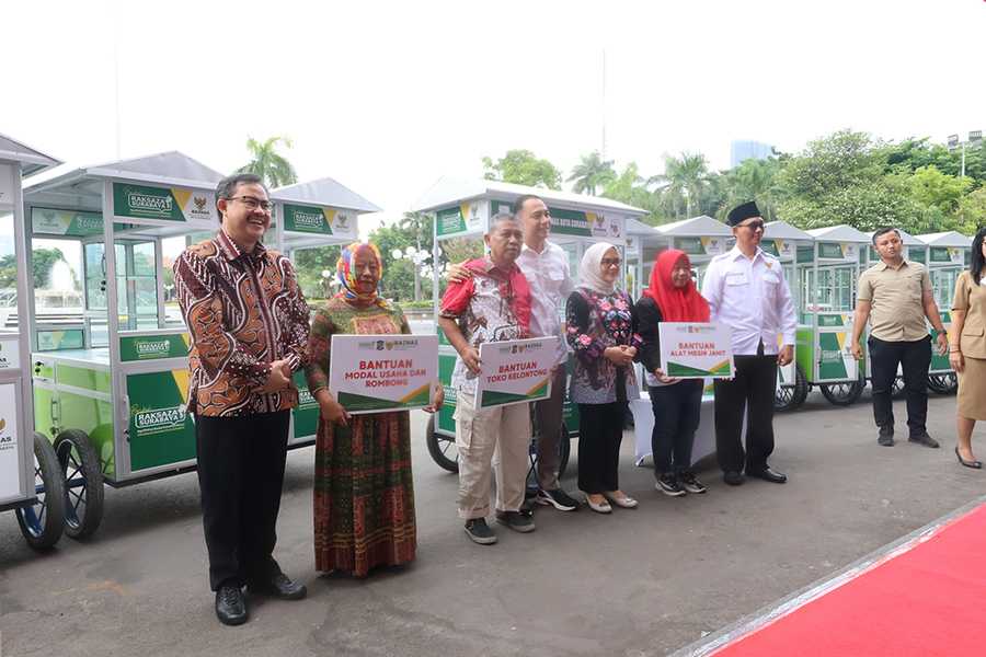 Ini Pesan Wali Kota Surabaya Usai Beri Bantuan Modal Usaha Bagi Keluarga Miskin 1 sekarangaja