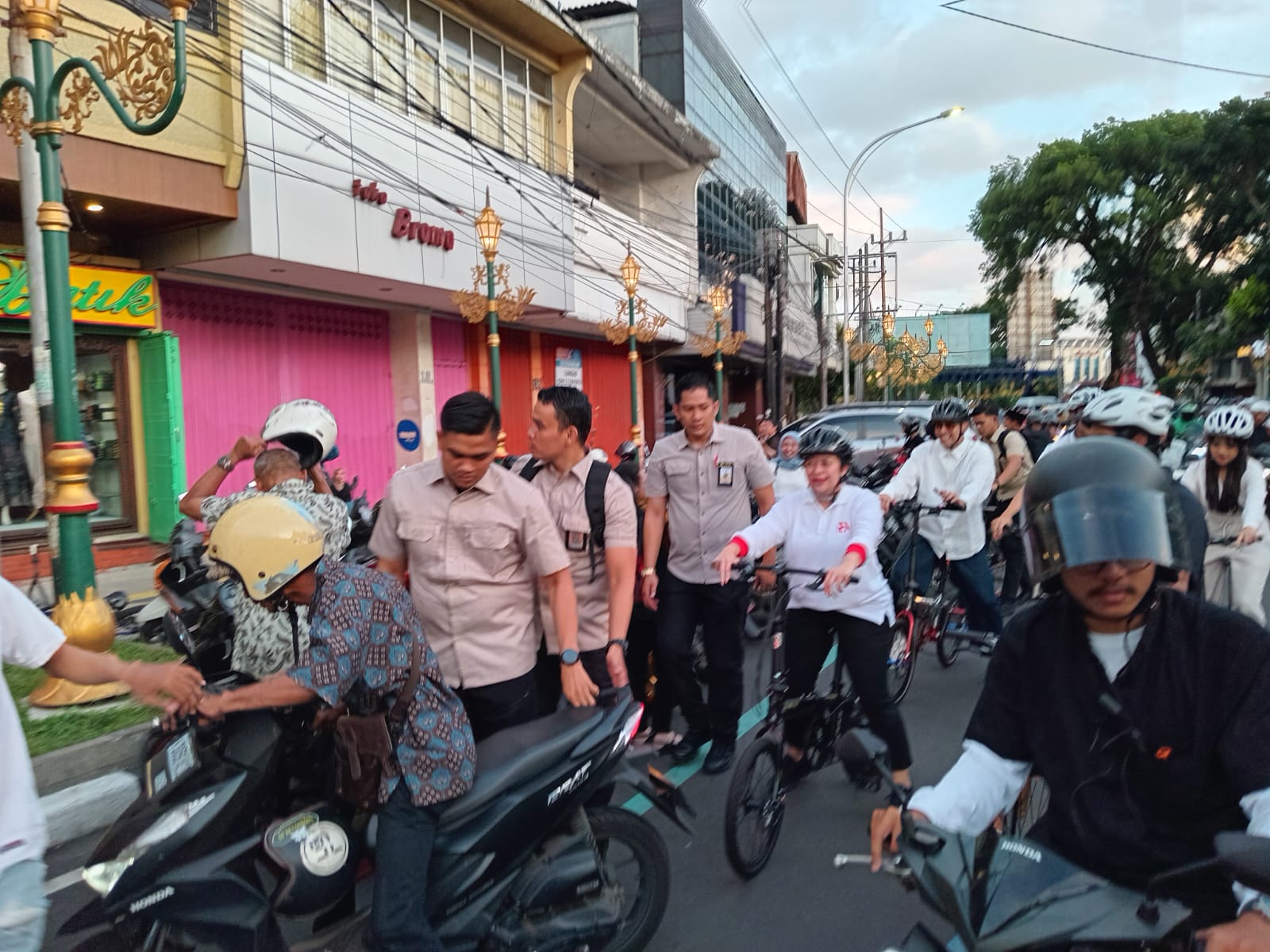 Menyapa Warga Kota Malang, Puan Maharani Sepedaan Dari Taman Tugu Ke Kayutangan 1 sekarangaja