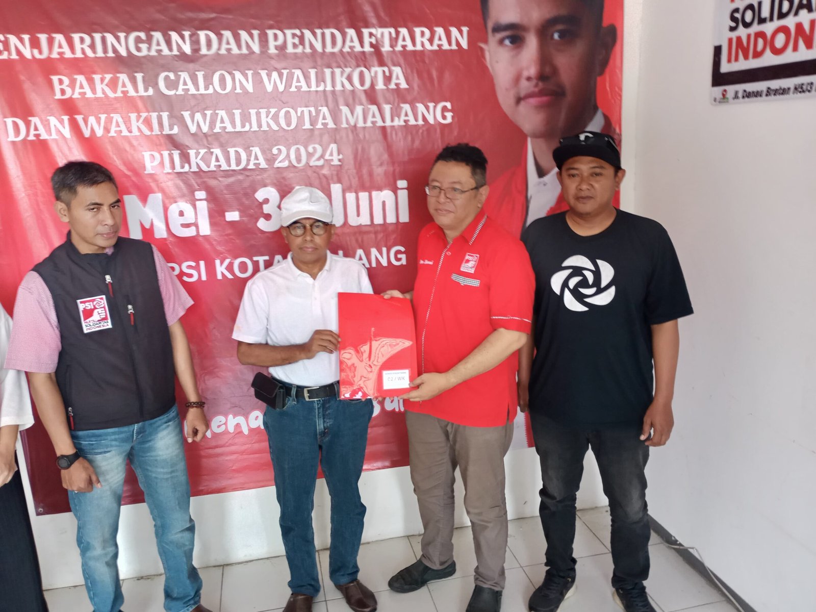Ini Dua Bakal Calon Wali Kota Malang Daftar di PSI 2 Mantan pejabat Pemkot Malang Moch Kharis mendaftar sebagai bakal calon Wali Kota Malang di PSI Kota Malang, Jumat (10/5/2024) hari ini.