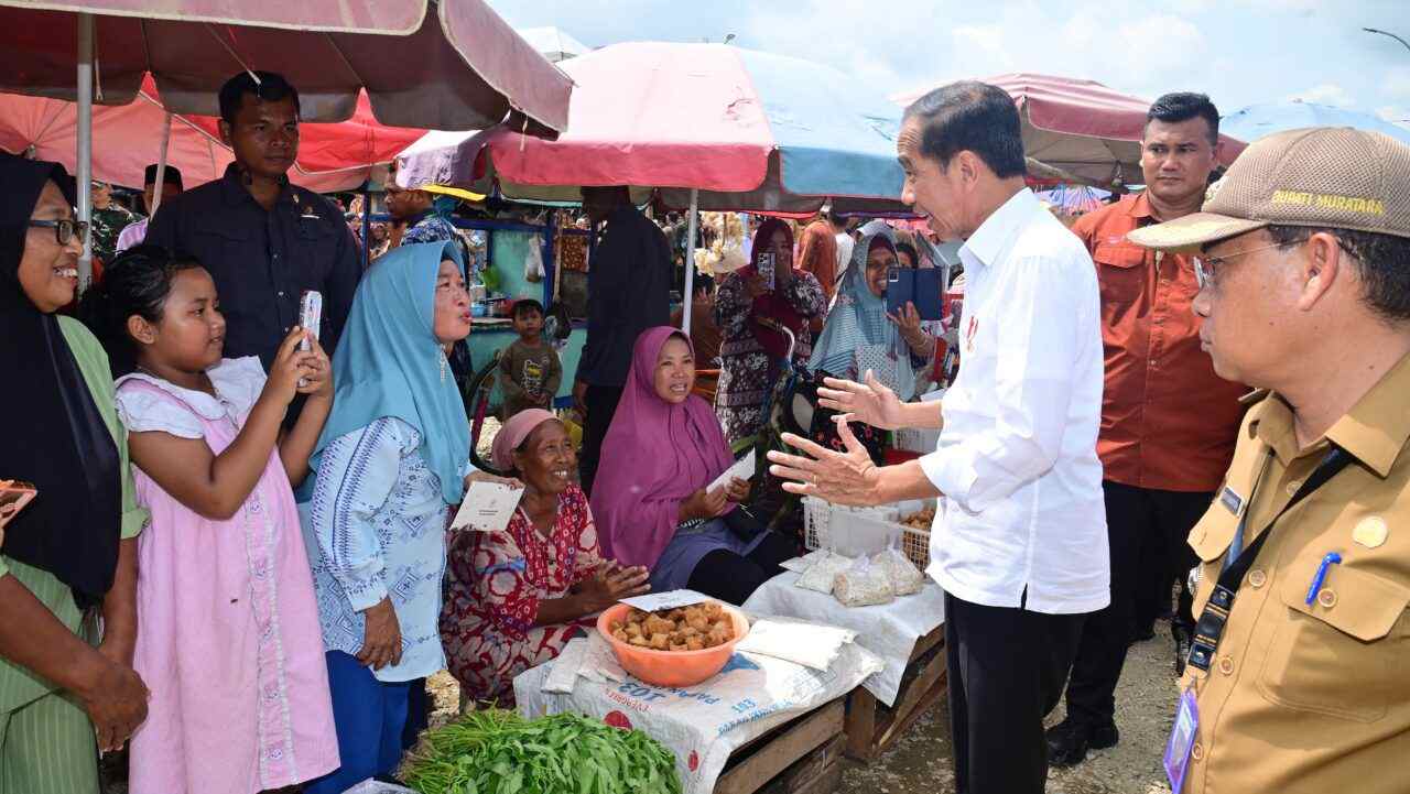 Blusukan di Pasar Lawang Agung, Presiden Jokowi Pastikan Stabilitas Harga di Musi Rawas Utara 1 sekarangaja