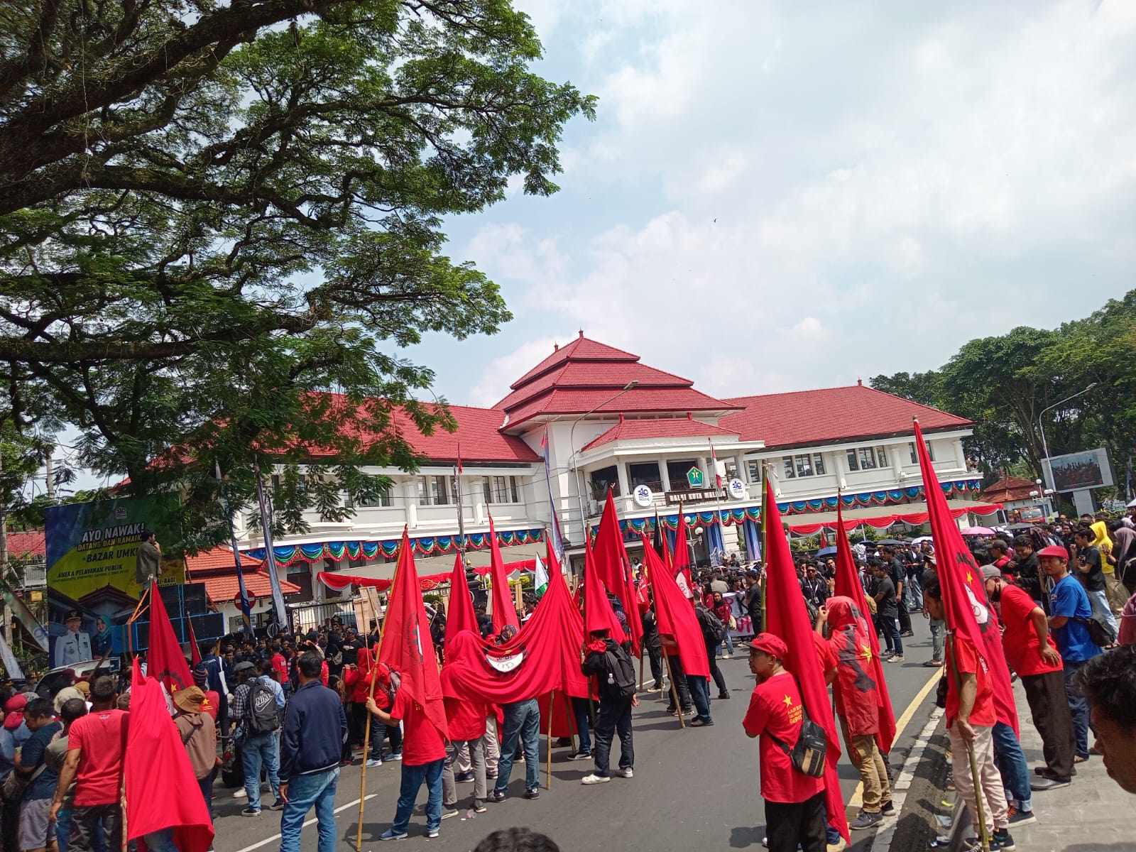 May Day, Buruh dan Mahasiswa Kota Malang Tuntut Cabut UU Ciptaker 1 sekarangaja