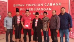 Tim Relawan Daniel Rohi Ambil Formulir Calon Wali Kota Malang di PDI Perjuangan 8 sekarangaja