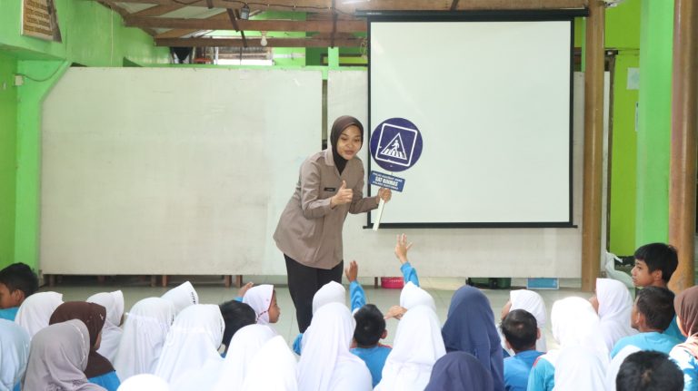 Brigadir Yuvina, Sosok Polwan Piawai Berbahasa Isyarat dari Polresta Banyumas 1 sekarangaja