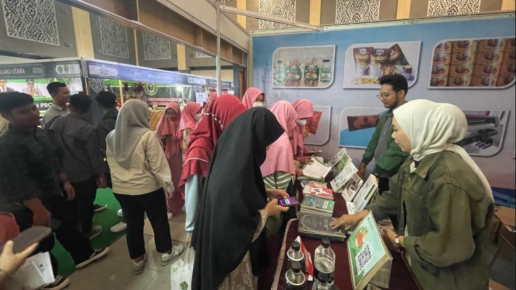 Stan PD Pontren di Expo MTQ Nasional Samarinda Hadirkan Karya Kreatif Pesantren 1 sekarangaja