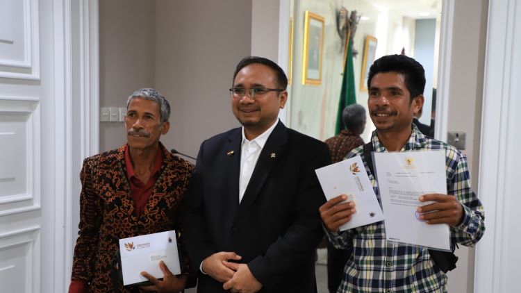 Aktif Melayani di Gereja, Dua Warga NTT Diundang Menag Ikut Misa Agung Bersama Paus Fransiskus di GBK 1 sekarangaja