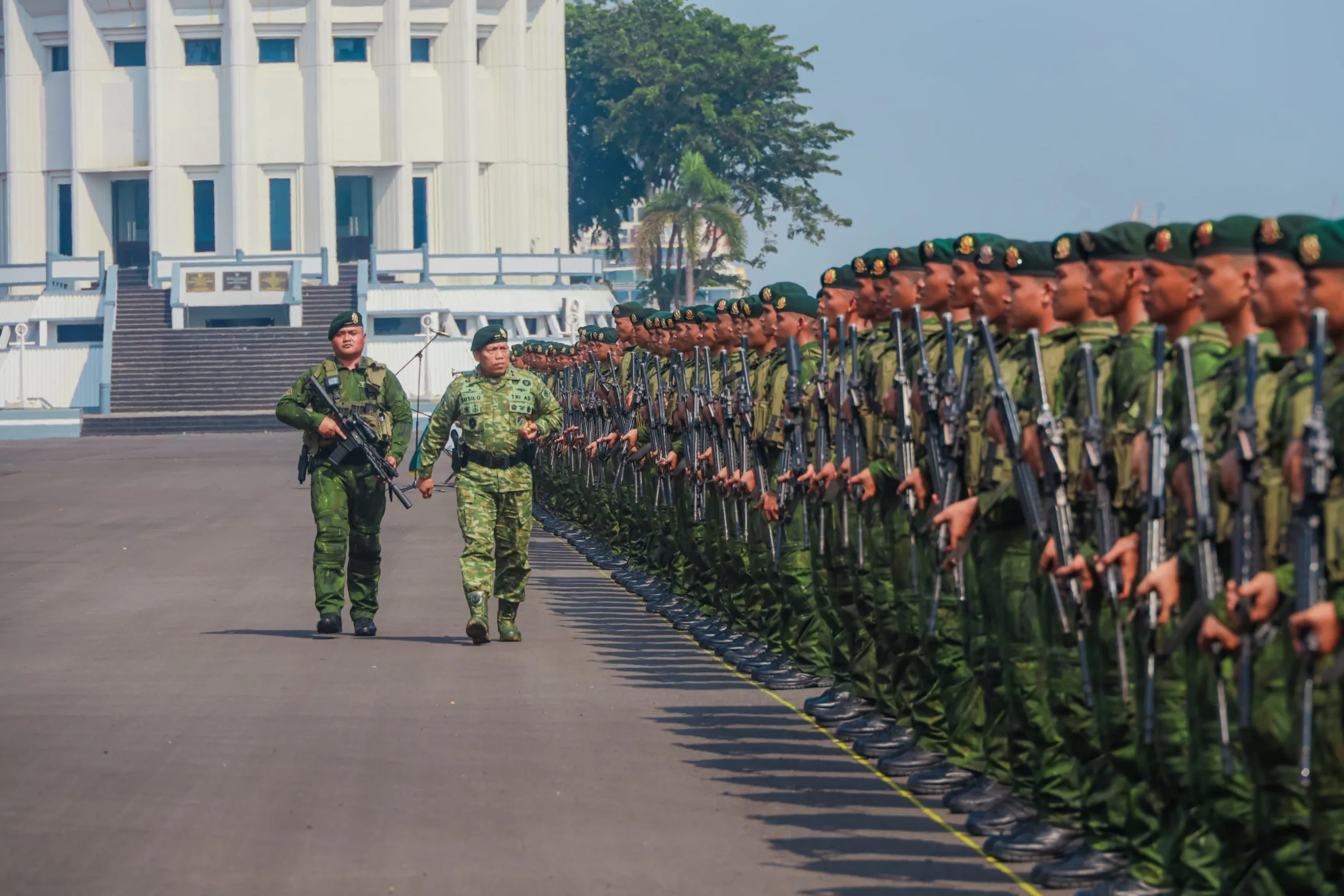 Tiba di Dermaga Madura Koarmada II, Satgas Pamtas RI-PNG Yonif 509/Balawara Yudha Disambut Bangga 1 sekarangaja