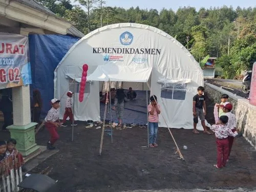 Kemendikdasmen Salurkan Dana Darurat, Wujud Tanggap Darurat Bencana 1 sekarangaja