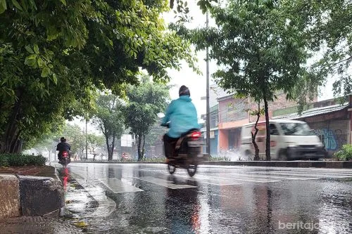 Sebagian Wilayah Jakarta Bakal Diguyur Hujan Siang Ini 1 sekarangaja