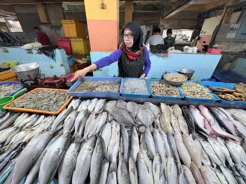 Cuaca Tak Bersahabat, Harga Ikan Laut di Malang Makin Tak Ramah Dompet 1 sekarangaja