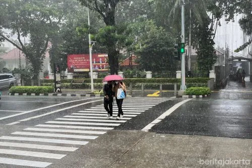 Jakarta Diprakirakan Berawan hingga Hujan Hari Ini 1 sekarangaja