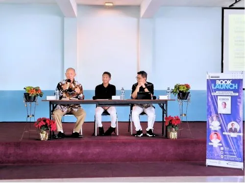 Hampir 100 Peserta Hadiri Peluncuran Buku ‘Aku Tadinya Buta dan Sekarang Dapat Melihat’ di Malang' 1 sekarangaja