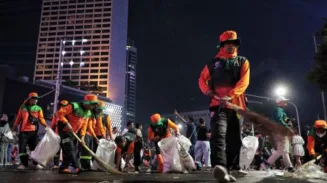 DLH DKI Jakarta Kerahkan 3.846 Petugas Bersihkan Sampah Tahun Baru 2 sekarangaja