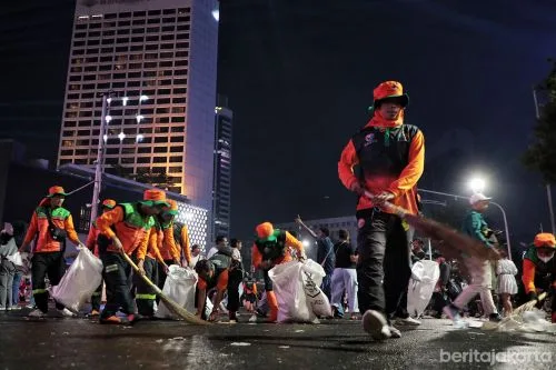 DLH DKI Jakarta Kerahkan 3.846 Petugas Bersihkan Sampah Tahun Baru 1 sekarangaja