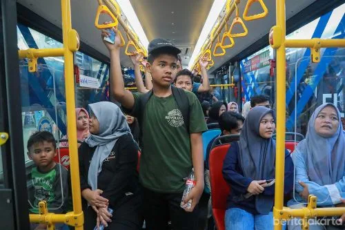 Asiiik! Berwisata Naik Transjakarta Tarif Rp 1 1 sekarangaja