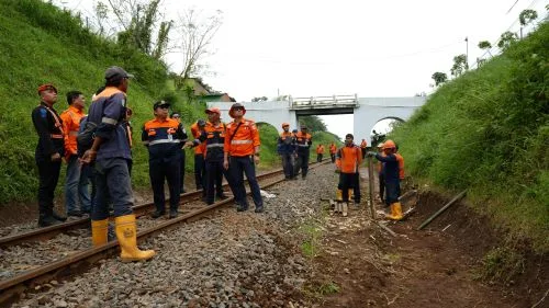 Pastikan Jalur Mudik Aman, PT KAI Mitigas Bencana dan Cek Lintas Wilayah Malang 1 sekarangaja