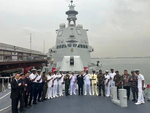 KRI Prabu Siliwangi-321 Sandar di Lagos 1 sekarangaja