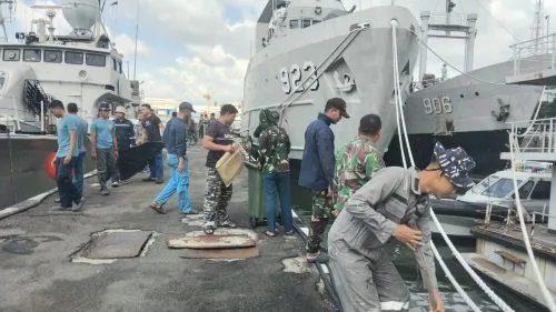 Dukung Program ASRI, Prajurit Koaramada II Bersih-Bersih Dermaga 1 sekarangaja