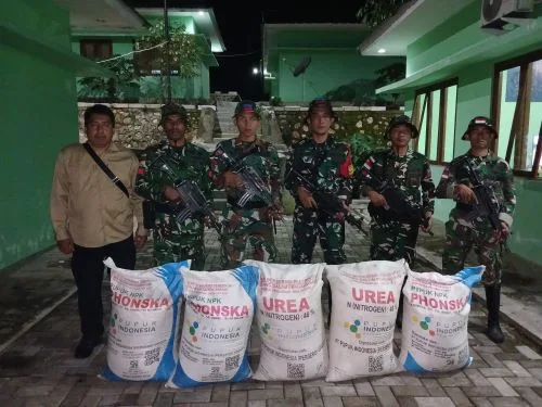 Cegah Kerugian Negara, Satgas Pamtas Yonarhanud 2 Kostrad Gagalkan Penyelundupan 1/4 Ton Pupuk Ilegal 1 sekarangaja