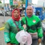 Tangguh dan Inspiratif, Emak-Emak Driver Ojol Malang Ini Tetap Bekerja saat Lebaran 4 sekarangaja