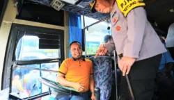 Kapolri Cek Arus Mudik di Terminal Bungurasih, Ini Pesan untuk Sopir Selama Layani Pemudik 7 sekarangaja