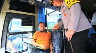 Kapolri Cek Arus Mudik di Terminal Bungurasih, Ini Pesan untuk Sopir Selama Layani Pemudik 2 sekarangaja