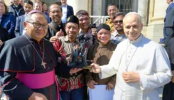 Kejutan Indonesia untuk Vatikan, Patung Pertama St Yusuf dari Arimatea karya Indonesia Diserahkan kepada Paus Leo XIV 7 sekarangaja