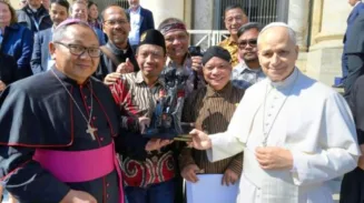 Kejutan Indonesia untuk Vatikan, Patung Pertama St Yusuf dari Arimatea karya Indonesia Diserahkan kepada Paus Leo XIV 2 sekarangaja