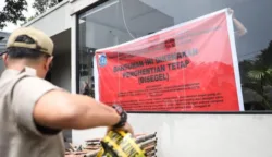 Pemkot Jaksel Segel Lapangan Padel Jalan Haji Nawi Raya Cilandak 7 sekarangaja