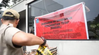 Pemkot Jaksel Segel Lapangan Padel Jalan Haji Nawi Raya Cilandak 2 sekarangaja