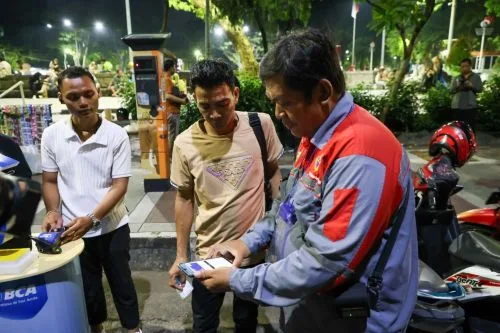 Dianggap Tak Dukung Digitalisasi Parkir, Dishub Surabaya Bekukan Izin 600 Jukir 1 sekarangaja
