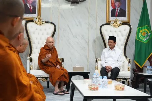 Menag Nasaruddin Umar dan Bhante Paññavaro Bahas Persiapan Waisak 2026 1 sekarangaja
