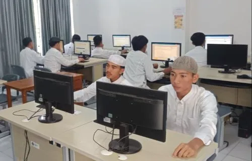 69 Ribu Santri Ikuti UAN Pendidikan Kesetaraan 2025/2026 1 sekarangaja