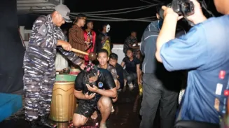 KRI Bima Suci Gelar Mandi Khatulistiwa Bagi Kadet APCS 2026 dan Taruna AAL saat Lintasi Garis Nol Derajat 2 sekarangaja