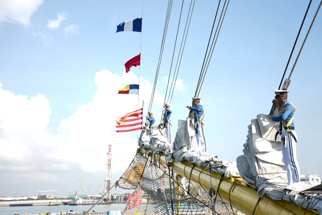 Setelah Singapura, KRI Bima Suci Bawa Misi Persahabatan Menuju Etape Ke-5 1 sekarangaja
