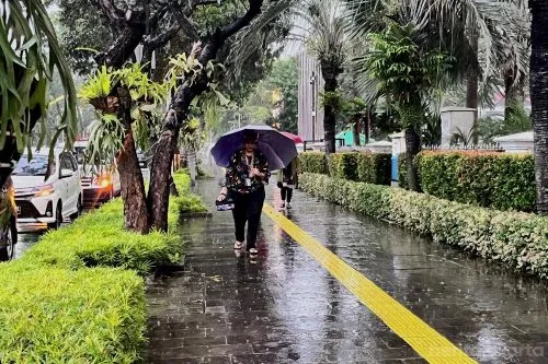 Sebagian Besar Wilayah Jakarta Cerah Namun Jakut dan Jaksel Diprakirakan Hujan Ringan Hari Ini 1 sekarangaja