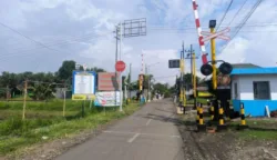 Jalan Sarangan Karangpandan Pakisaji Kabupaten Malang Ditutup Sementara karena KAI Daop 8 Perbaiki Perlintasan 8 sekarangaja