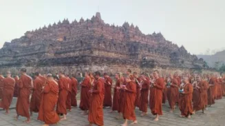 Ini Makna Prosesi Pradaksina di Candi Borobudur yang Diikuti Peserta Indonesia Tipitaka Chanting 2026 2 sekarangaja