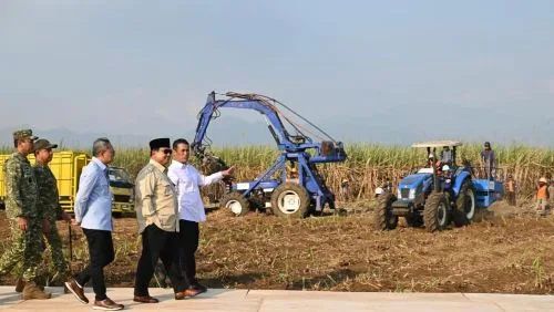 Presiden Prabowo Pimpin Panen Raya Serentak Tiga Komoditas saat Kunjungan di Malang 1 sekarangaja