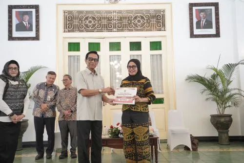 DIY Provinsi Pertama Bantu Living Cost Mahasiswa Terdampak Gempa Flores NTT 1 sekarangaja