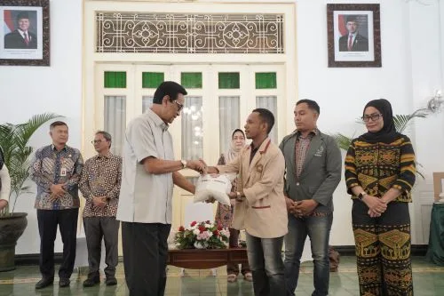 DIY Provinsi Pertama Bantu Living Cost Mahasiswa Terdampak Gempa Flores NTT 2 sekarangaja