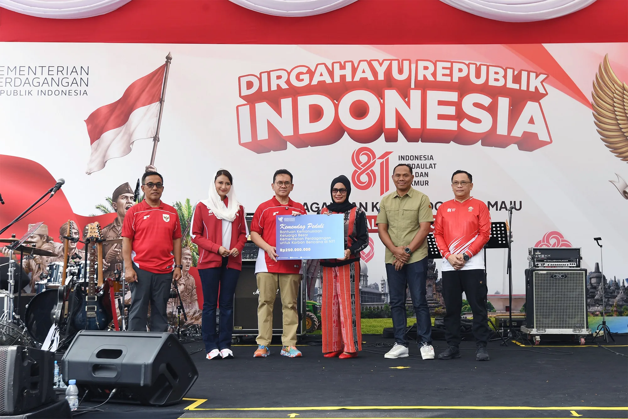 Kepala Badan Penghubung NTT dan Panitia Aksi Peduli Flores Terima Bantuan dari Kementerian Perdagangan, Segera Dikirim ke Korban Bencana 1 sekarangaja