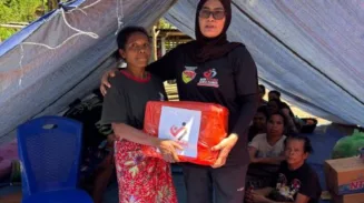 Kepala Badan Penghubung NTT Bersama Tim Aksi Peduli Gempa Flores Distribusi Bantuan ke Lokasi Gempa Bumi 3 sekarangaja
