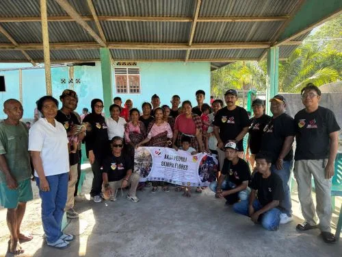 Kepala Badan Penghubung NTT Bersama Tim Aksi Peduli Gempa Flores Distribusi Bantuan ke Lokasi Gempa Bumi 3 sekarangaja