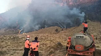 Operasi Pemadaman Digencarkan Pakai Helikopter Menyusul Kebakaran Bromo Meluas ke Arah Bukit B 29 3 sekarangaja