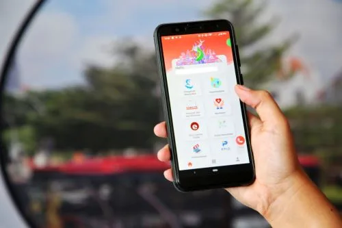 Tinggi Antusias Warga Surabaya Adukan Masalah di Hotline Lapor Cak Eri 1 sekarangaja