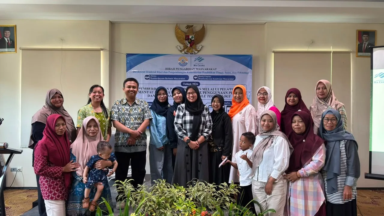 Universitas Ma Chung Serahkan Alat Ukur Cek Gula Darah untuk Kader PKK Desa Ngenep Kabupaten Malang 1 sekarangaja