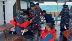 Gerak Cepat KRI Nala-363 Evakuasi 22 Korban KM Virgo Transport 8 dari KM Cahaya Bahari 7 sekarangaja