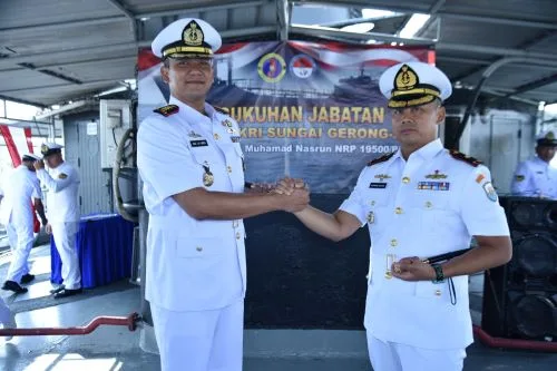 Mayor Laut (P) Muhamad Nasrul Dikukuhkan Sebagai Komandan KRI Sungai Gerong-906 1 sekarangaja