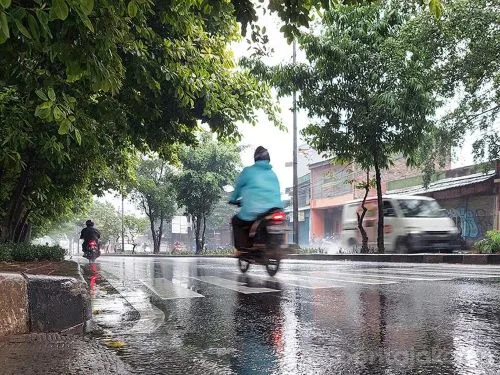 Cuaca Jakarta Hari Ini Diprakirakan Cerah hingga Hujan Ringan 1 sekarangaja